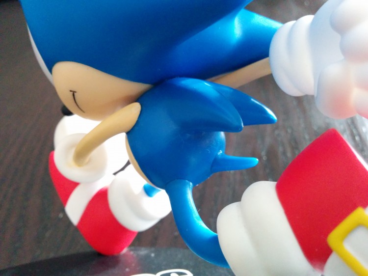 Sonic vinlyl figure