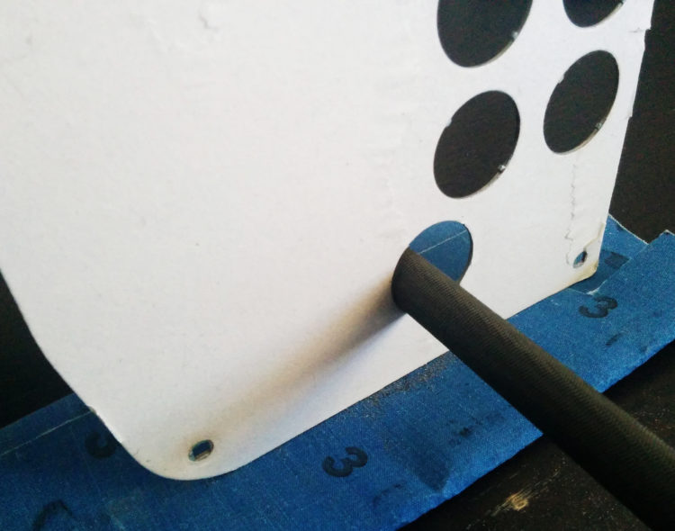 HSS-0136 - Metal plate holes